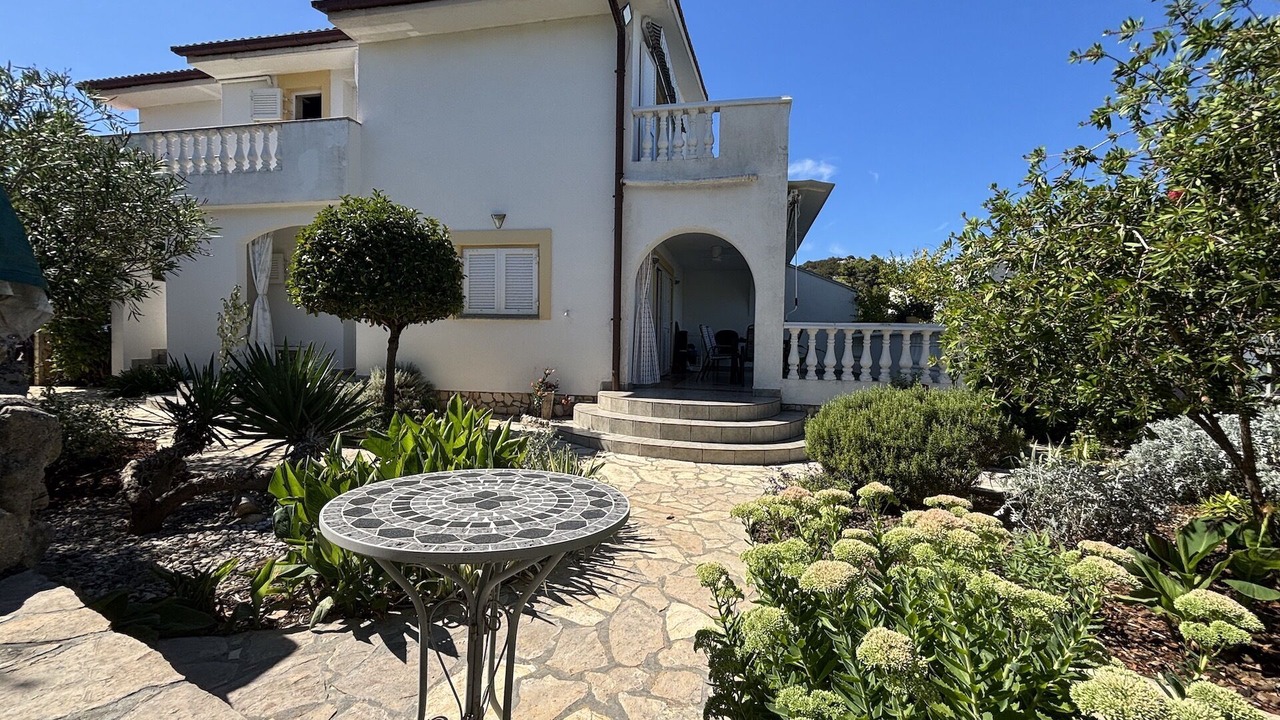 Photo of Patio Balcony in Lukoran