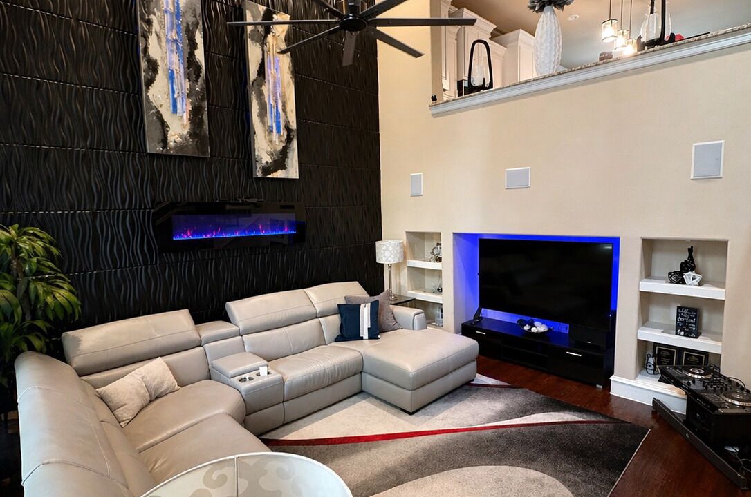 Photo of Livingroom in Legacy Town Center North