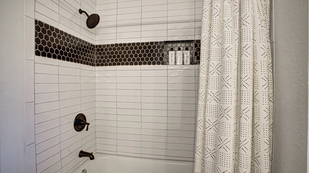 Photo of Bathroom in Lakeland Park