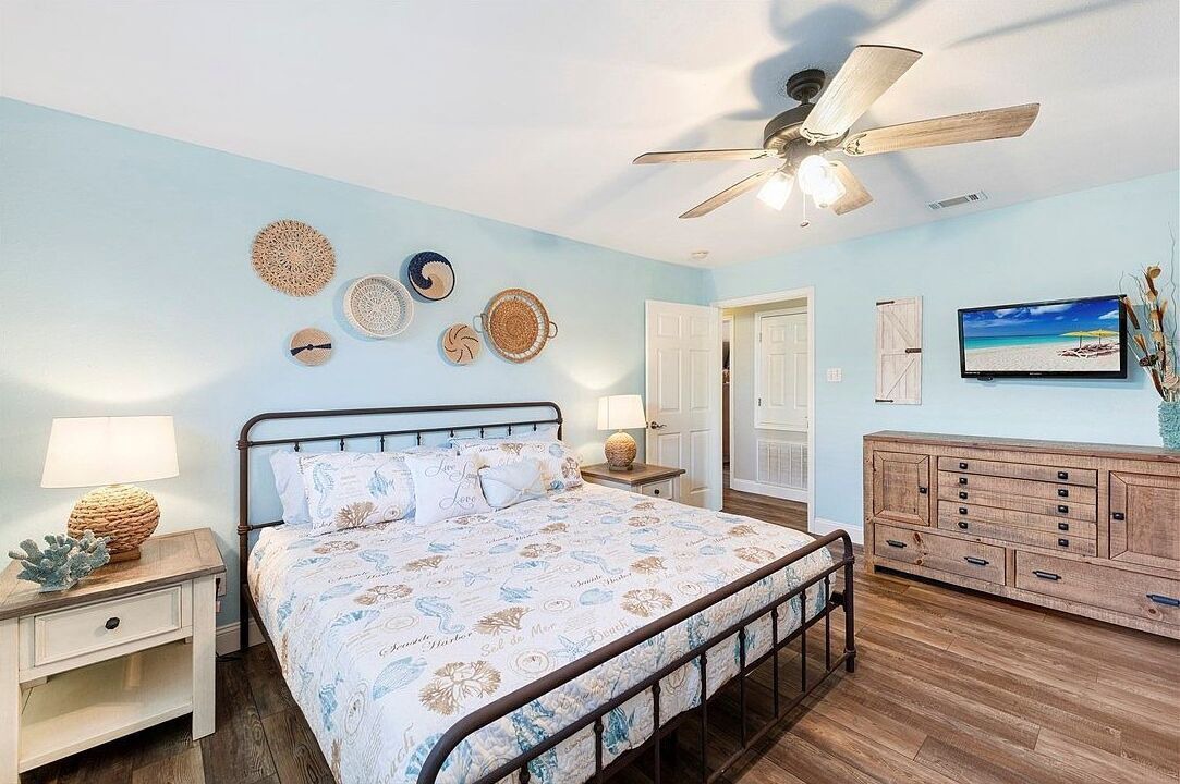 Photo of Bedroom in Leeward Sands