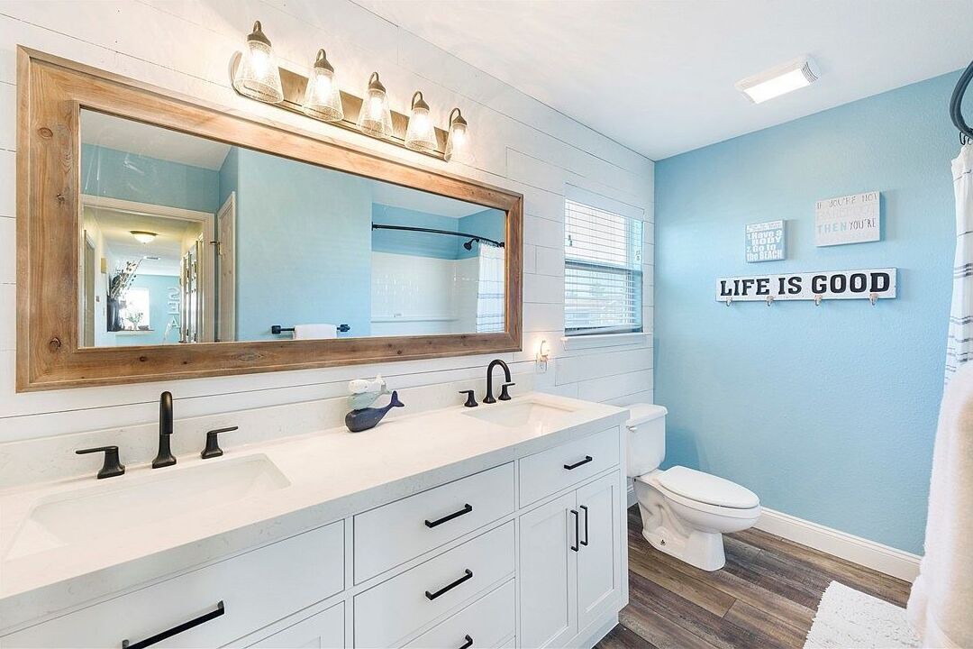Photo of Bathroom in Leeward Sands