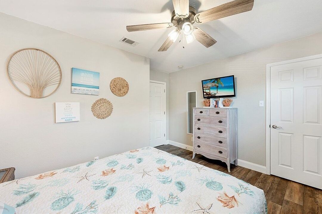 Photo of Bedroom in Leeward Sands