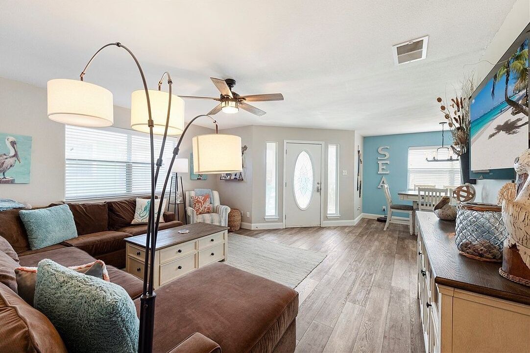 Photo of Livingroom in Leeward Sands