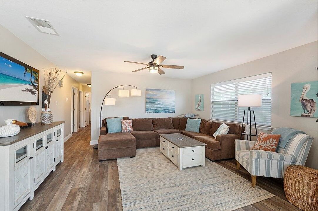 Photo of Livingroom in Leeward Sands