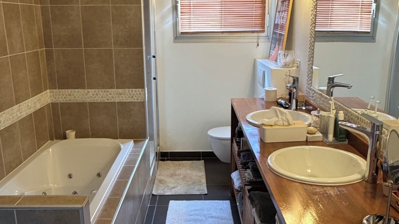 Photo of Bathroom in Garches