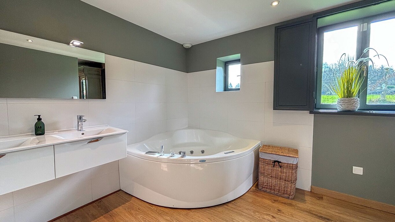 Photo of Bathroom in Manneville-la-Raoult