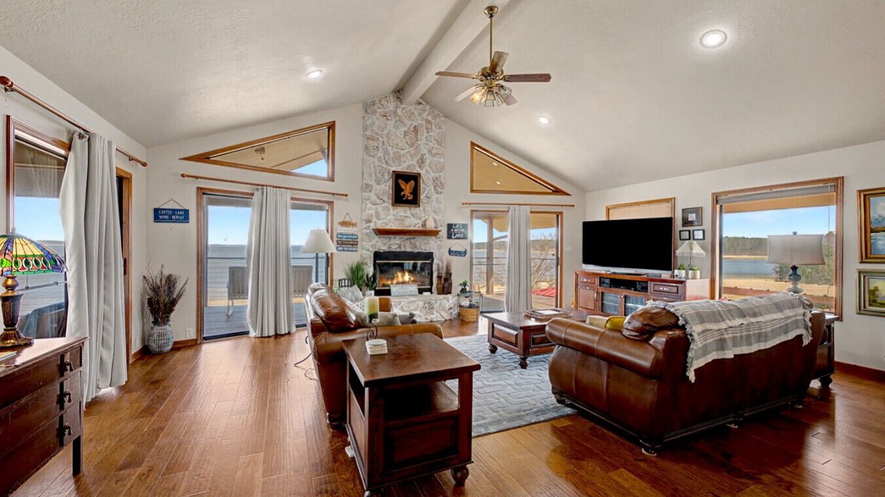 Photo of Livingroom in Jasper