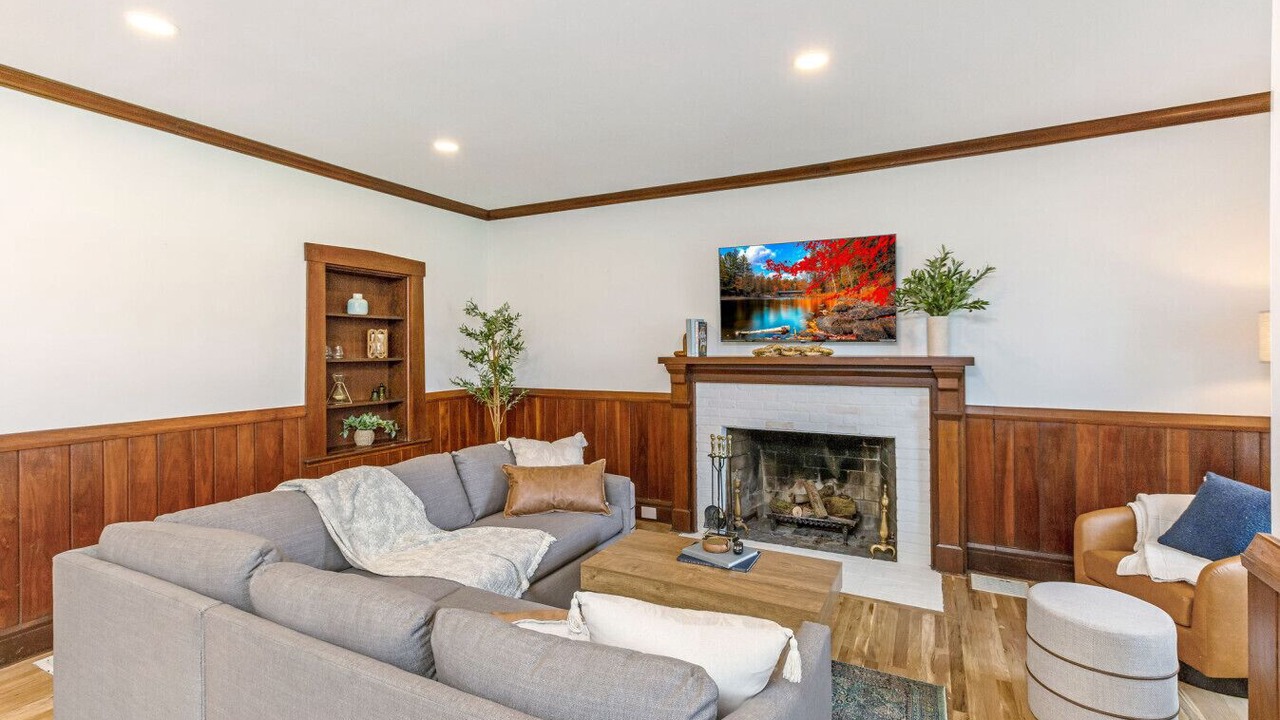 Photo of Livingroom in Lewis Center