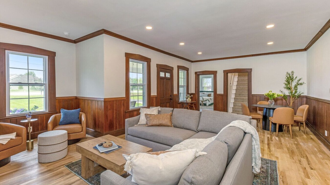 Photo of Livingroom in Lewis Center