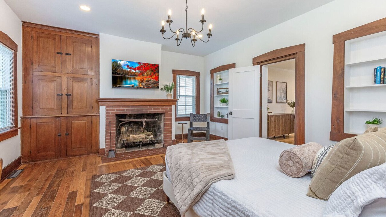 Photo of Bedroom in Lewis Center