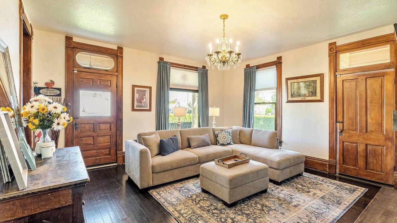 Photo of Livingroom in Lehi