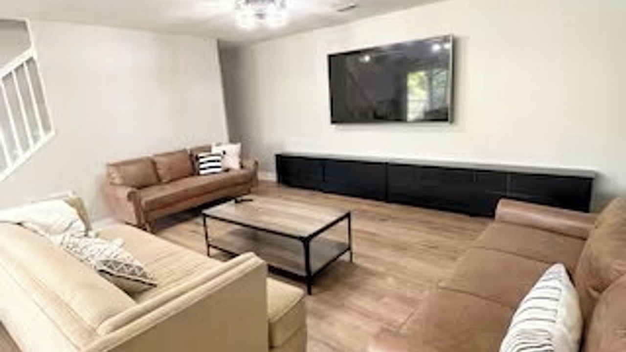 Photo of Livingroom in Twin Oaks