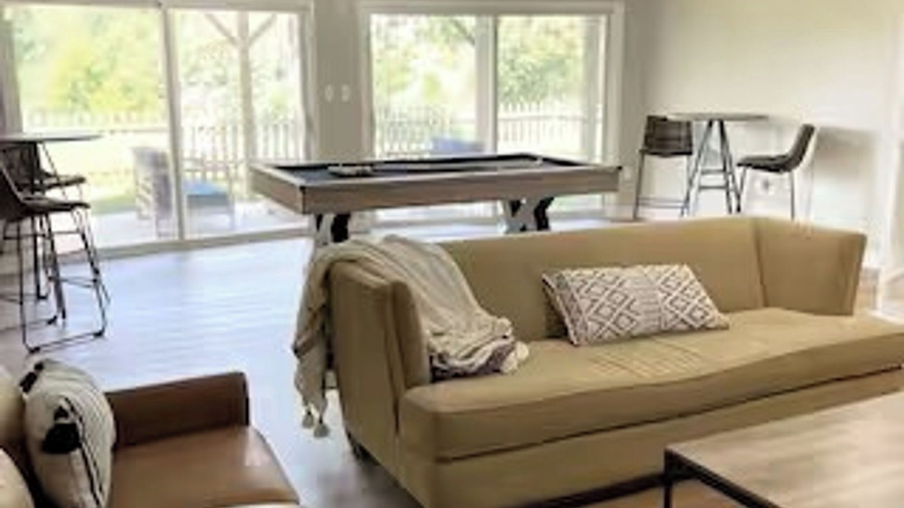 Photo of Livingroom in Twin Oaks