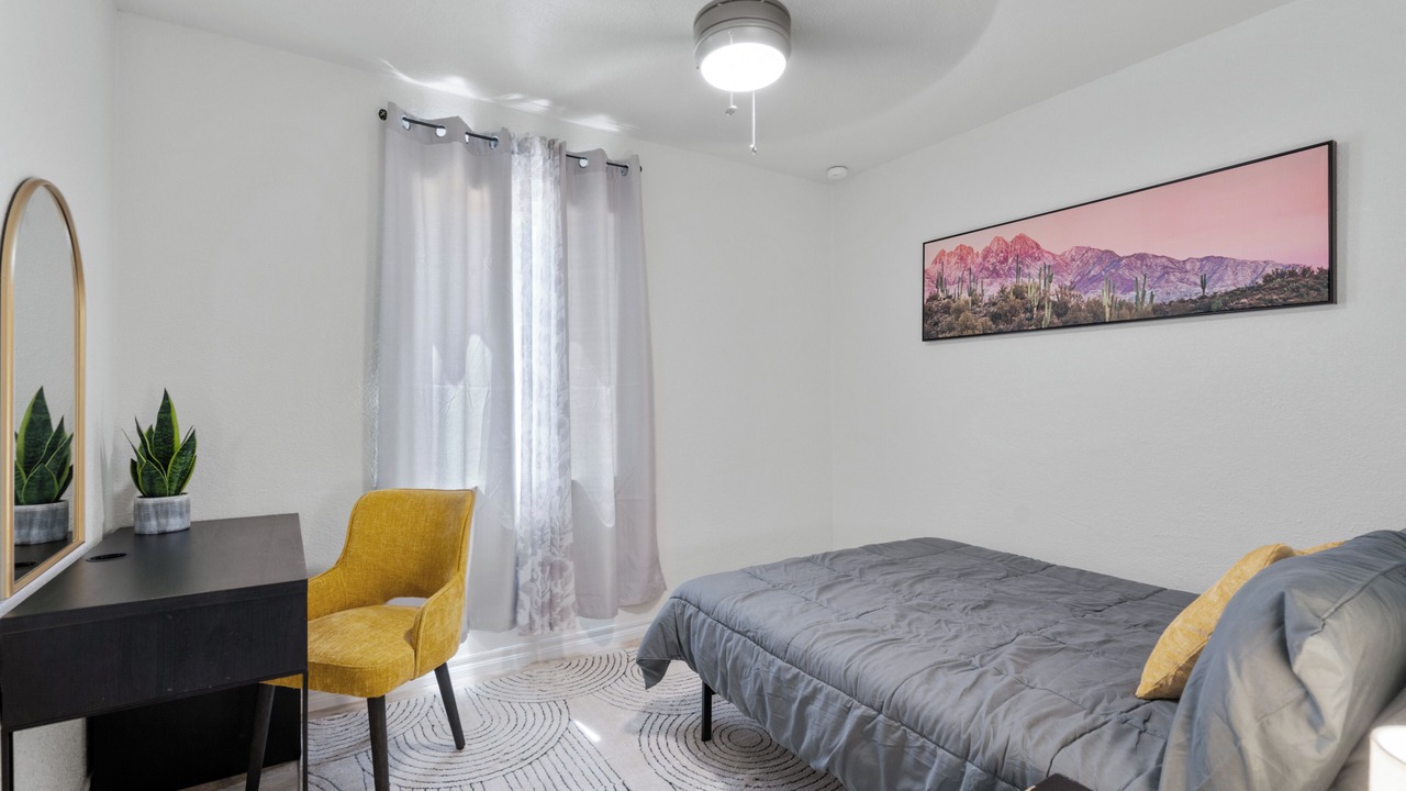Photo of Bedroom in Lakeside
