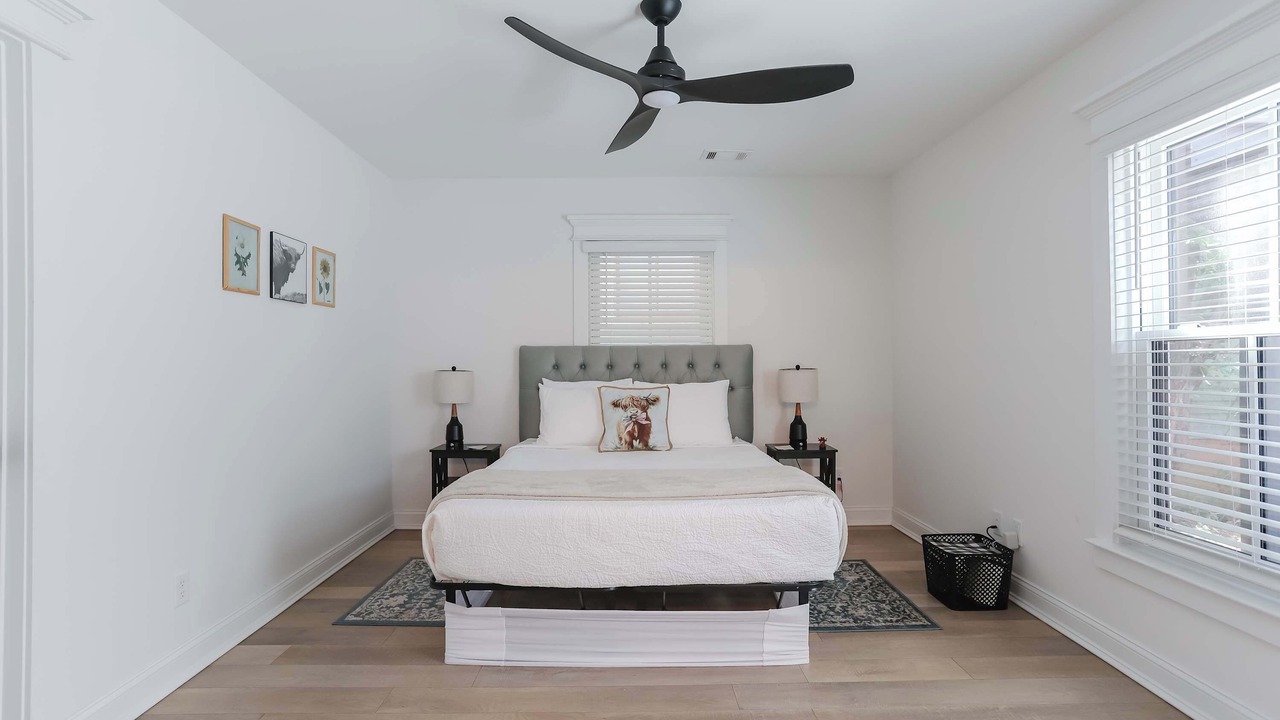 Photo of Bedroom in Metropolitan