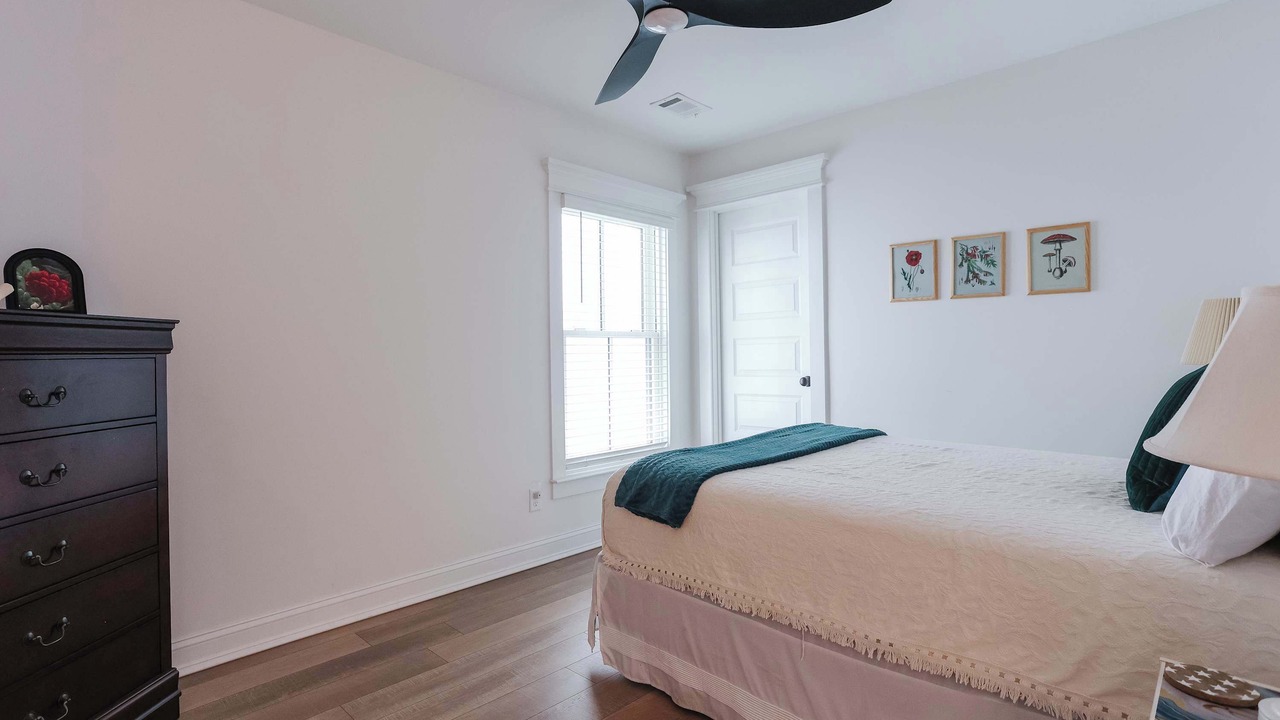 Photo of Bedroom in Metropolitan