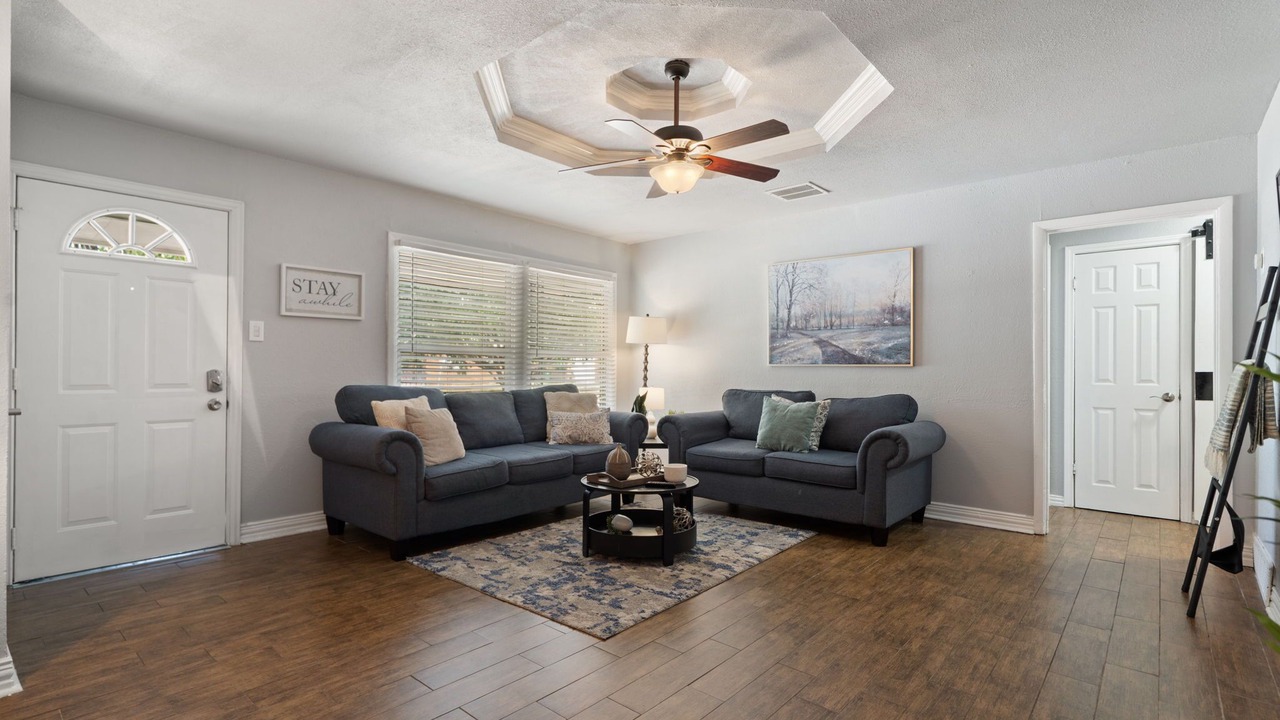 Photo of Livingroom in North Richland Hills