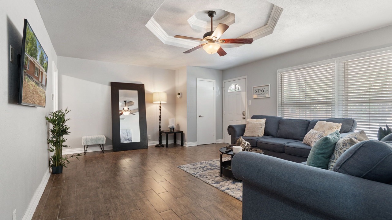 Photo of Livingroom in North Richland Hills