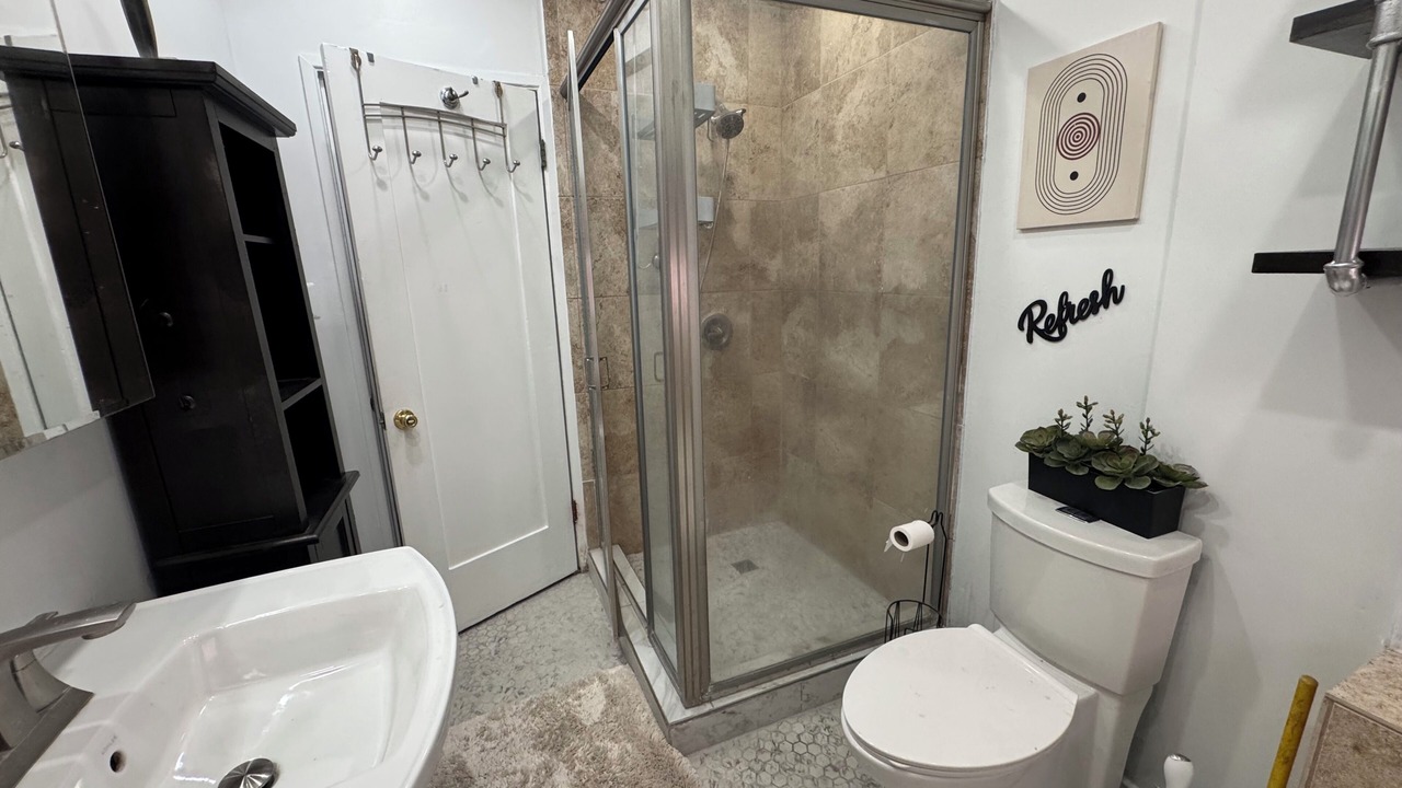Photo of Bathroom in Mid-Wilshire