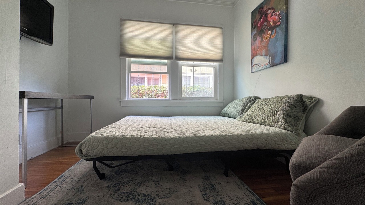 Photo of Bedroom in Mid-Wilshire