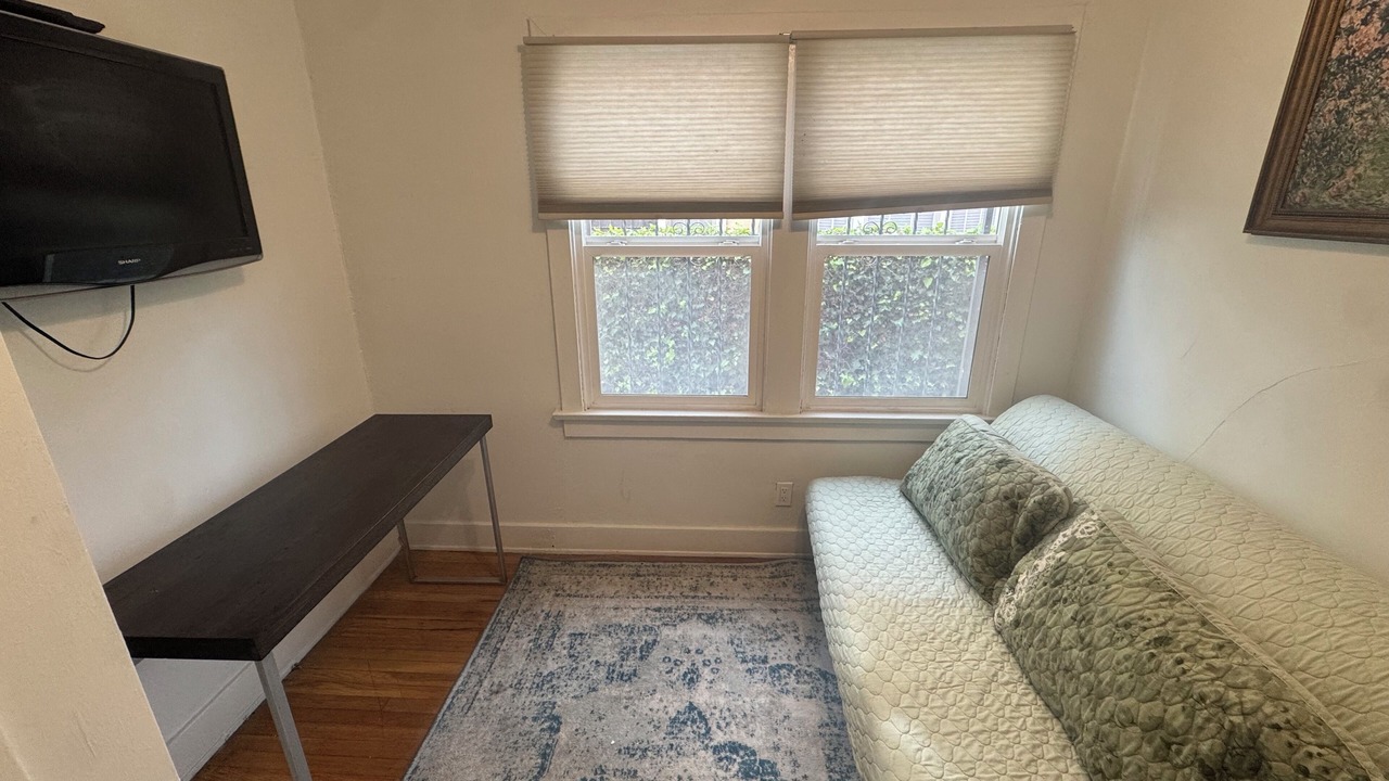 Photo of Livingroom in Mid-Wilshire
