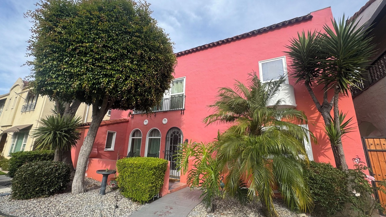 Photo of Outdoor in Mid-Wilshire