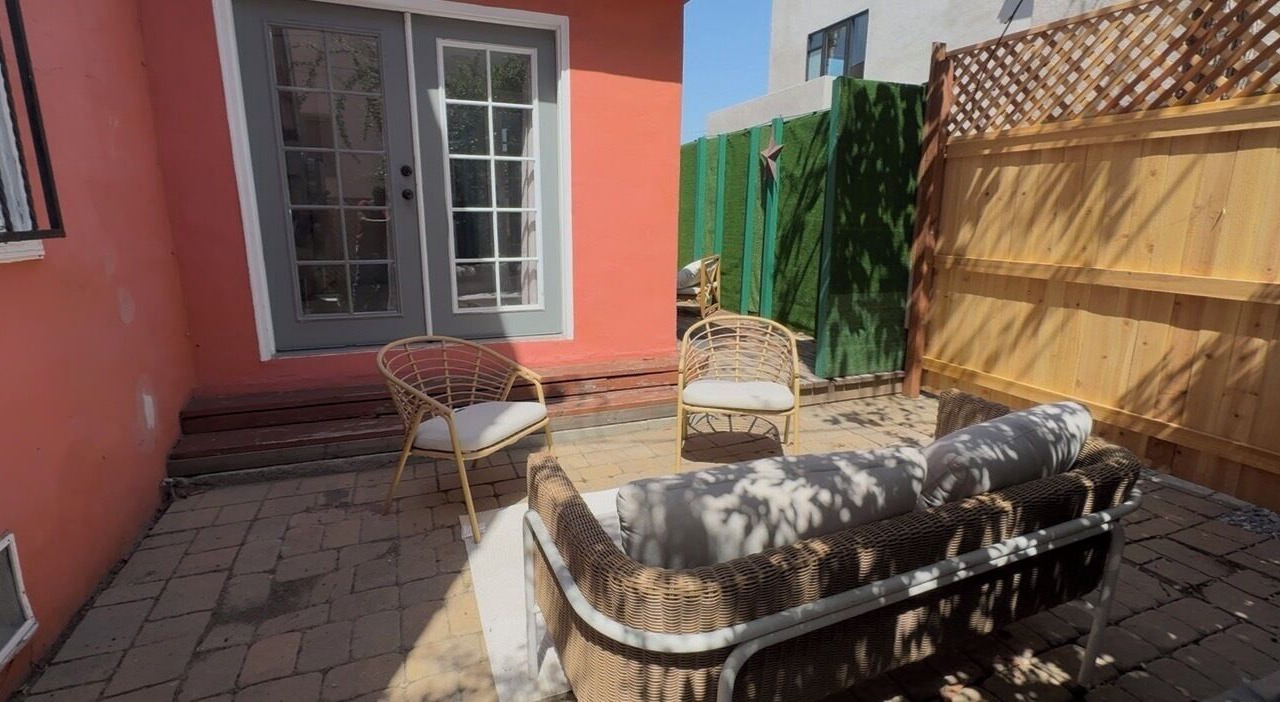Photo of Patio Balcony in Mid-Wilshire