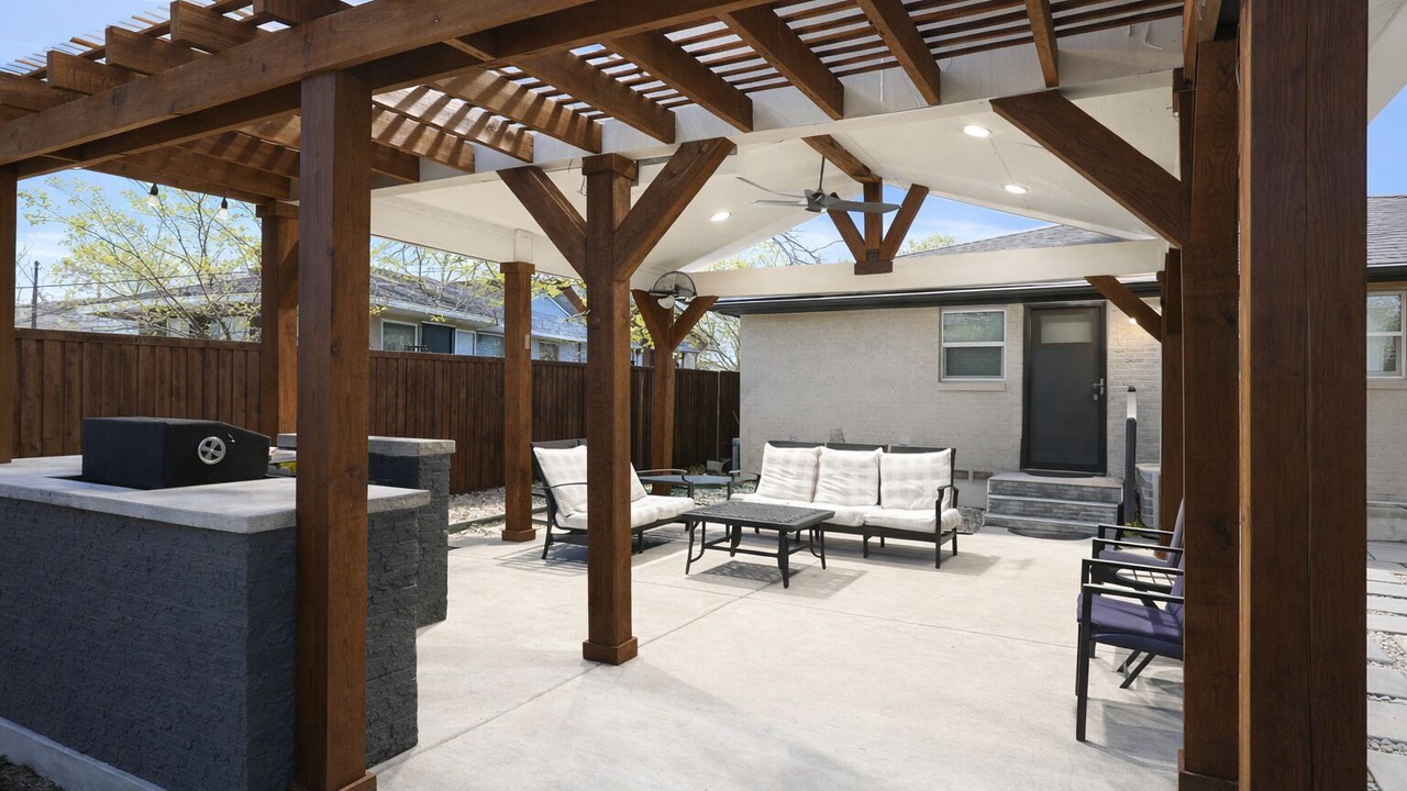 Photo of Patio Balcony in Garland