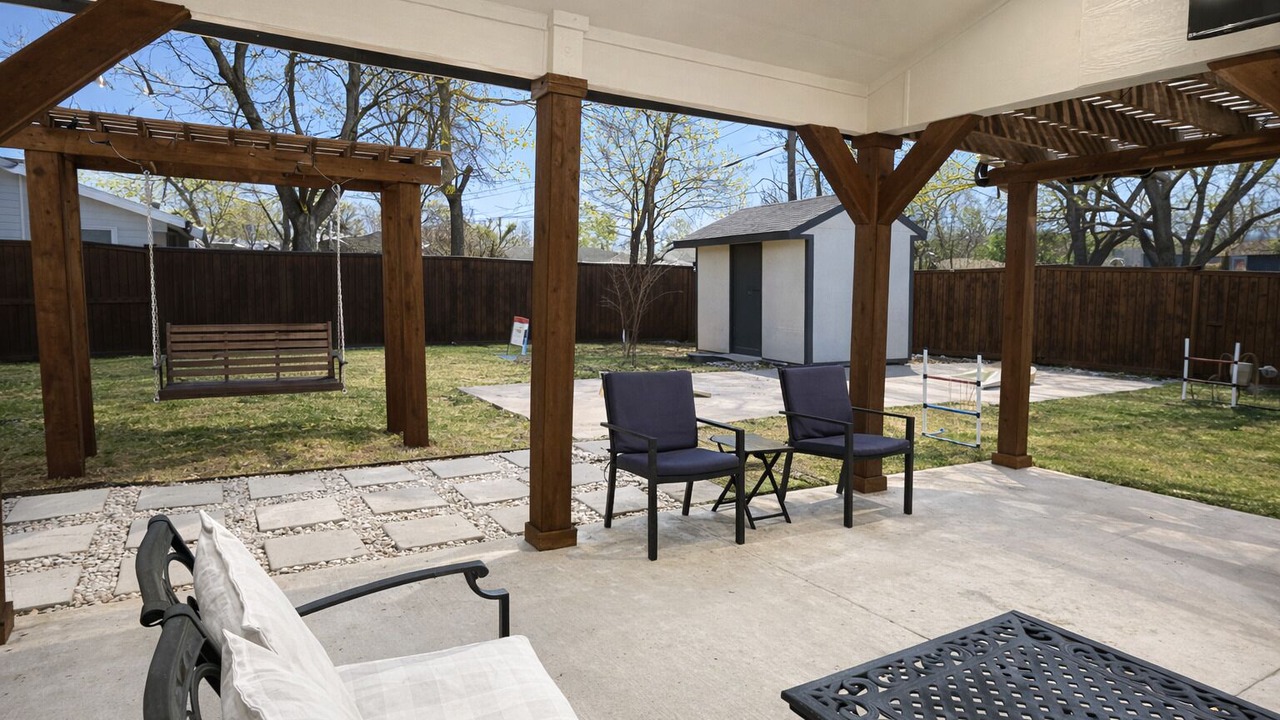 Photo of Patio Balcony in Garland