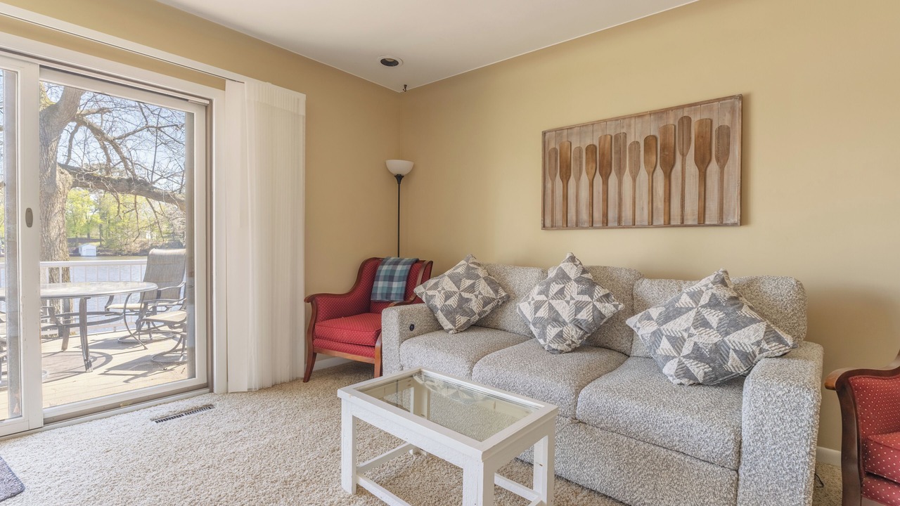 Photo of Livingroom in Paw Paw
