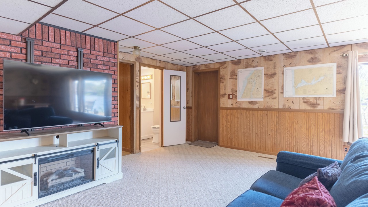 Photo of Livingroom in Paw Paw