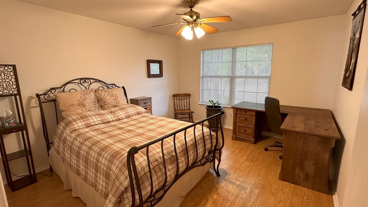 Photo of Bedroom in Manor