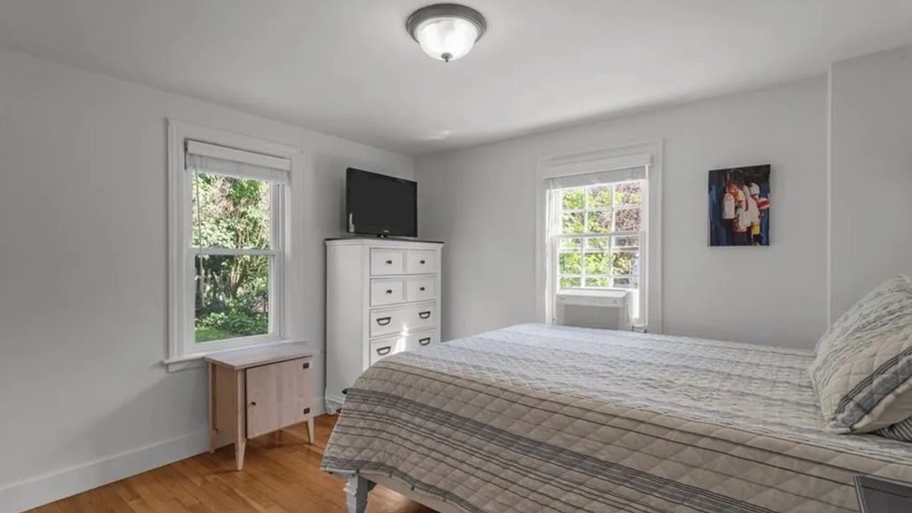 Photo of Bedroom in Saunderstown