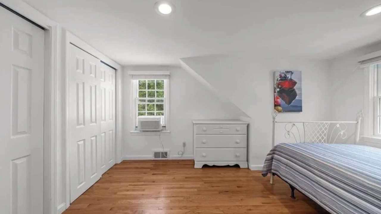Photo of Bedroom in Saunderstown