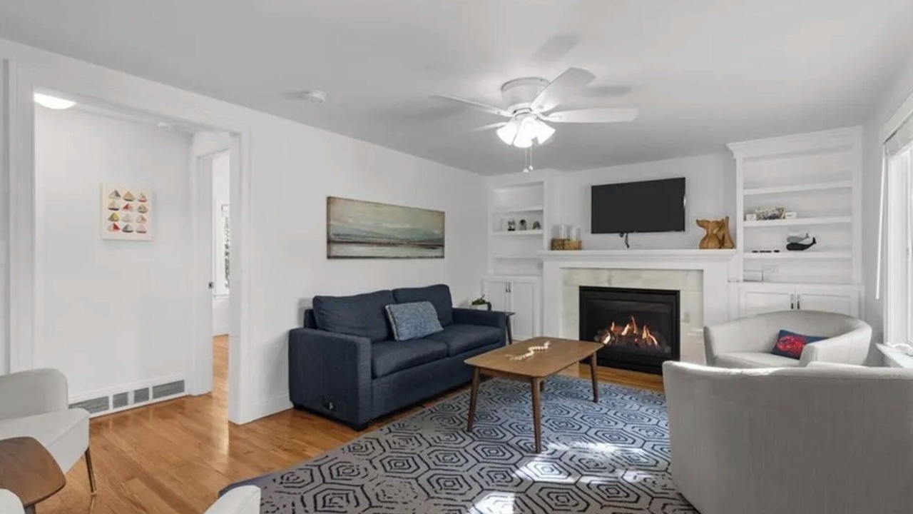 Photo of Livingroom in Saunderstown