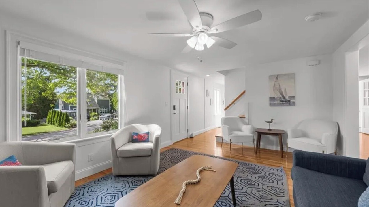 Photo of Livingroom in Saunderstown