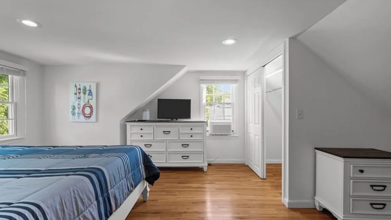 Photo of Bedroom in Saunderstown