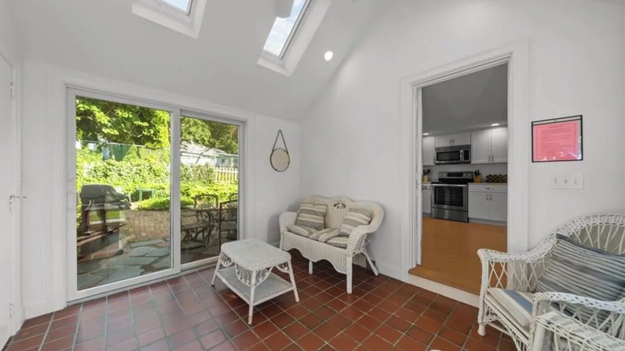 Photo of Livingroom in Saunderstown