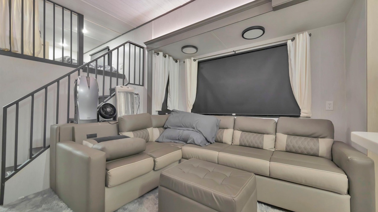 Photo of Livingroom in Ridge Manor