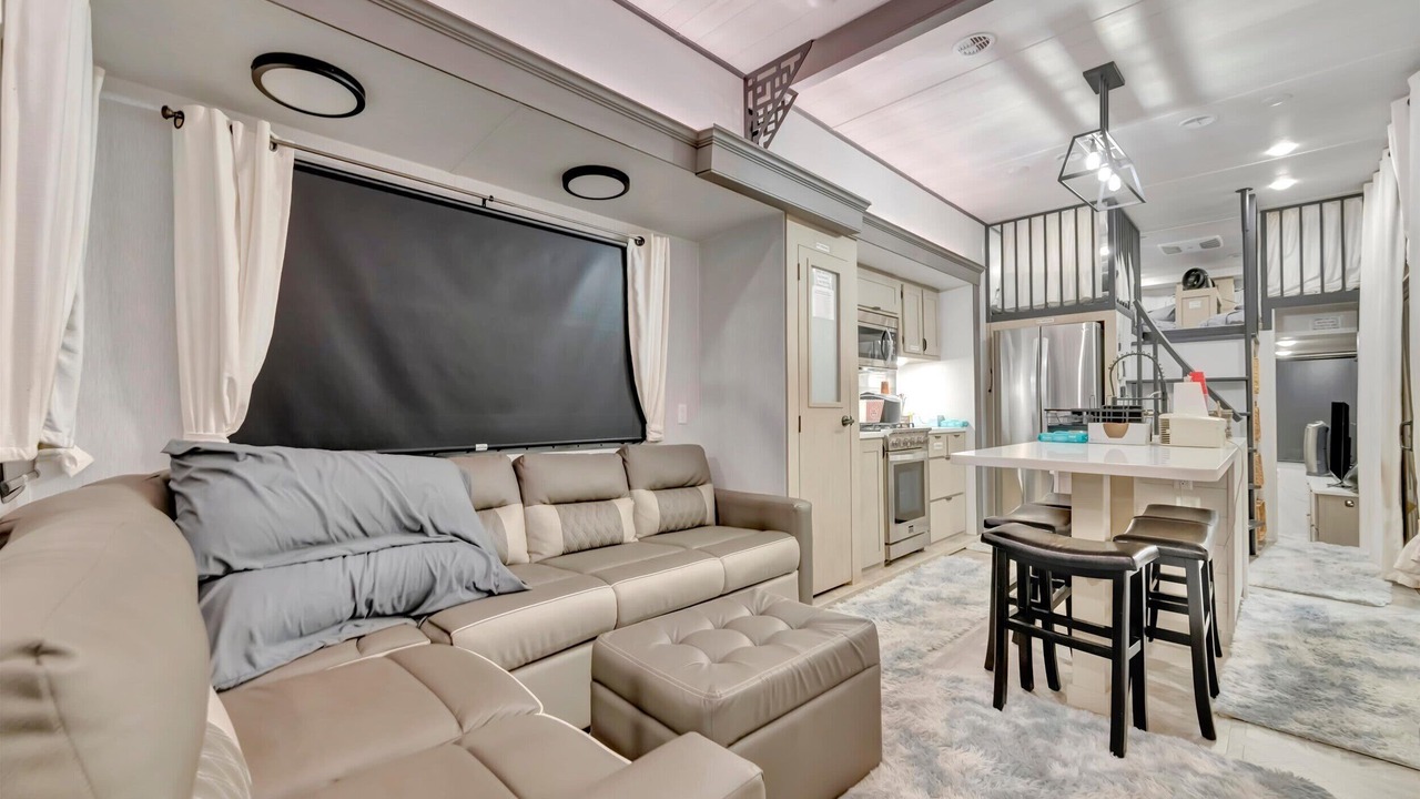 Photo of Livingroom in Ridge Manor