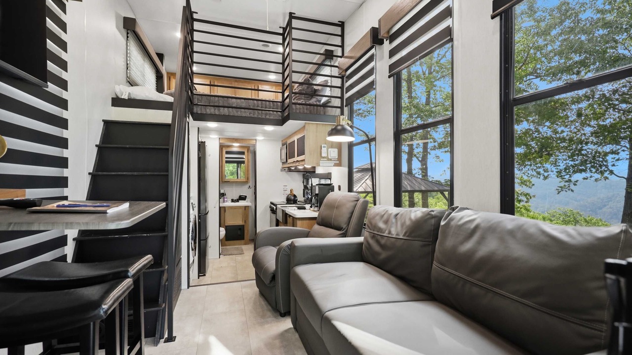 Photo of Livingroom in Tallassee