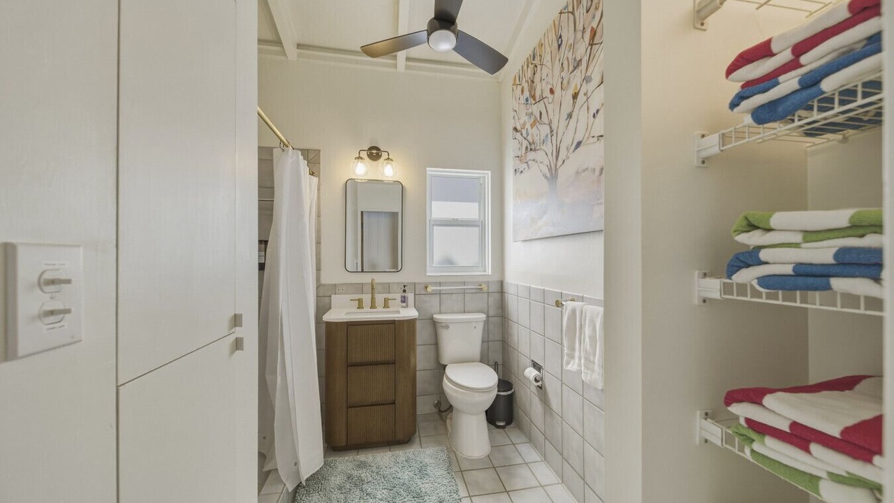 Photo of Bathroom in Bayshore Gardens