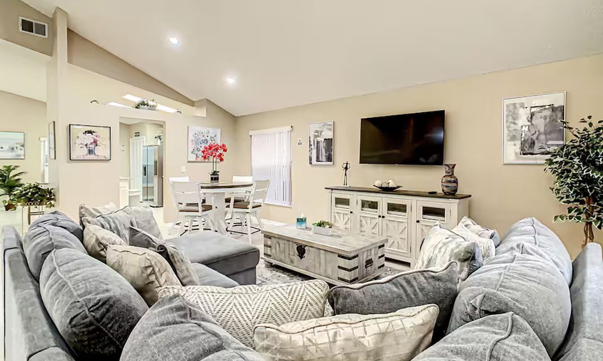 Photo of Livingroom in Lindfields
