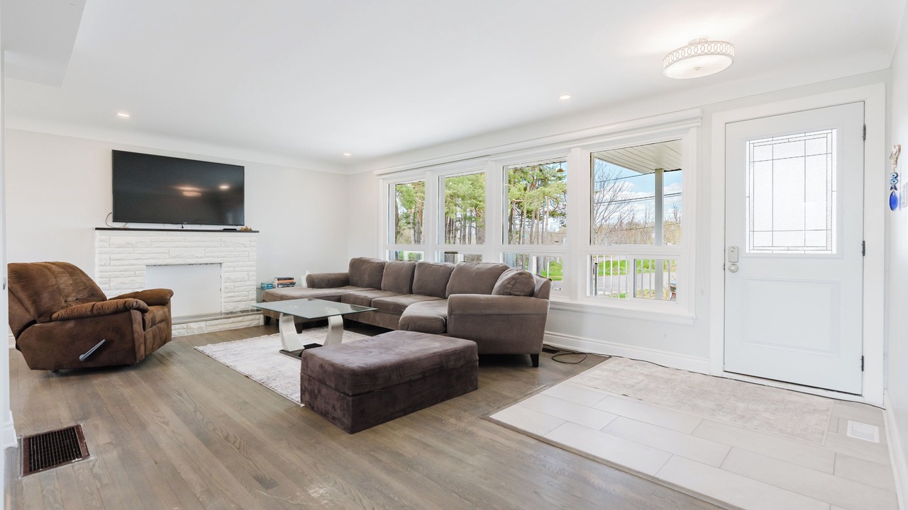 Photo of Livingroom in Ottawa Division