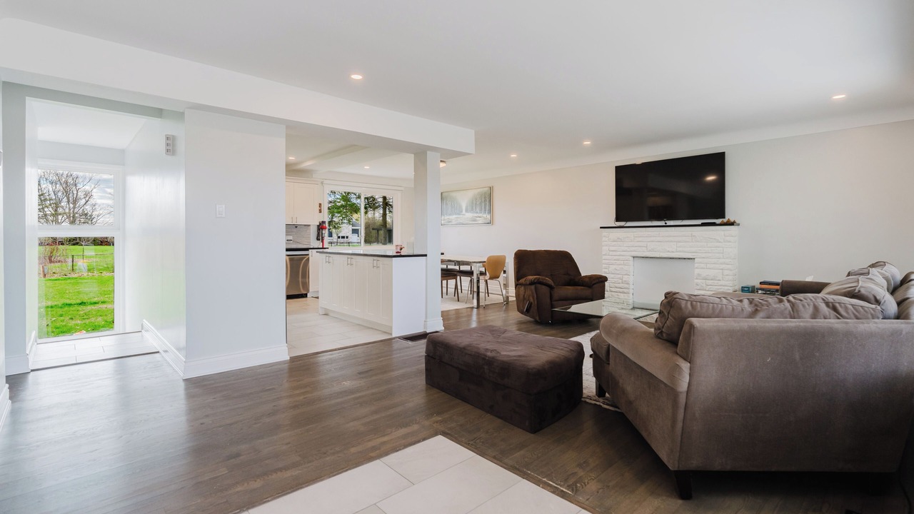 Photo of Livingroom in Ottawa Division