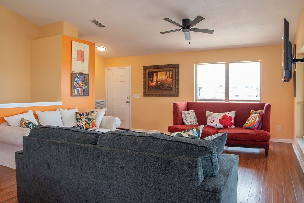 Photo of Livingroom in Northside