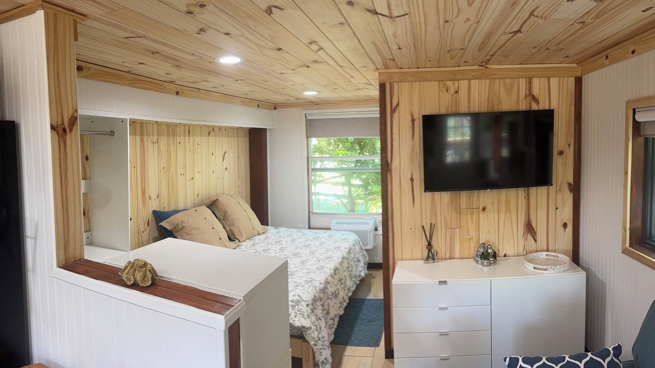 Photo of Bedroom in Pine Island Center