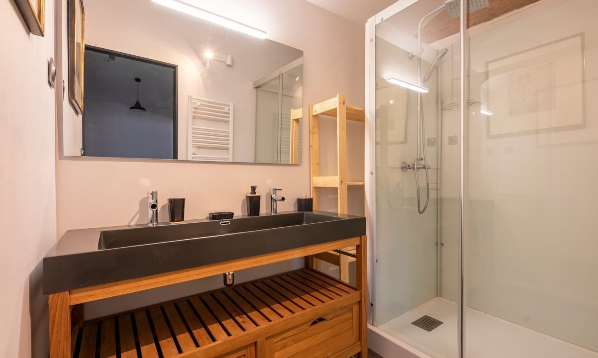 Photo of Bathroom in Saint-Christoly-Medoc
