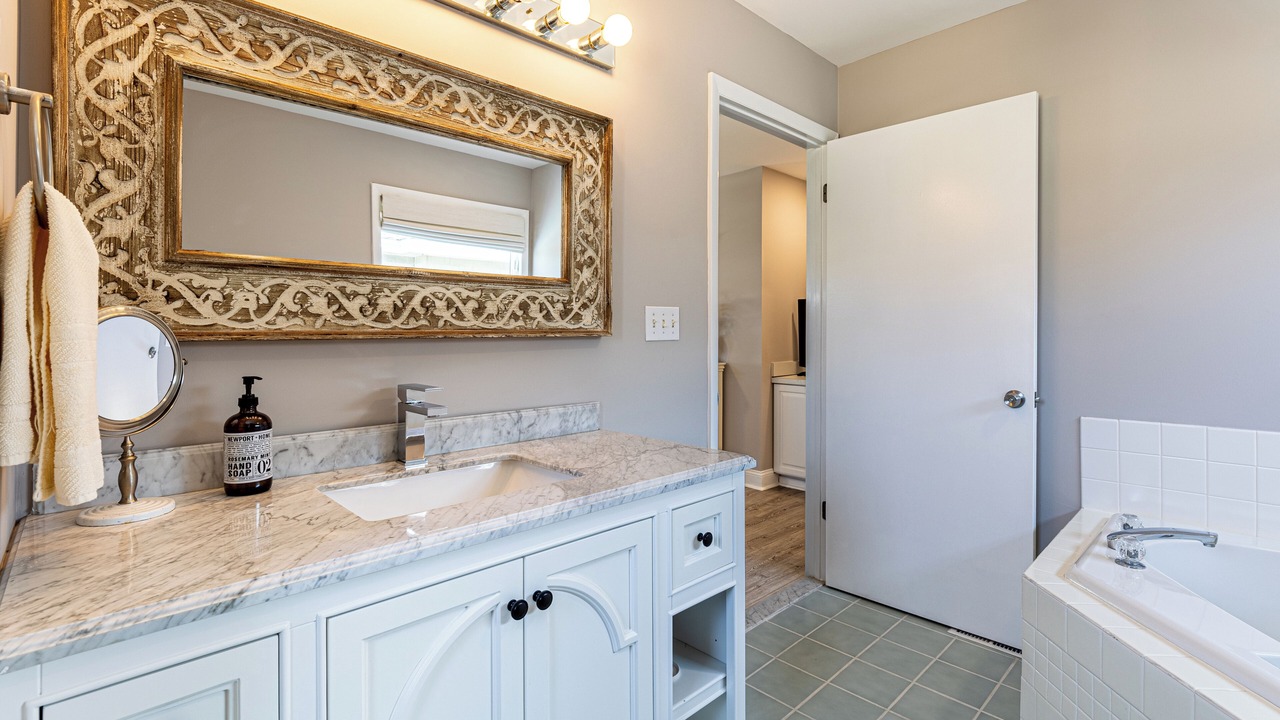 Photo of Bathroom in South Beach Haven