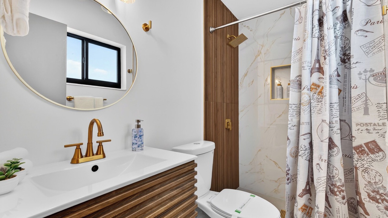 Photo of Bathroom in Driftwood